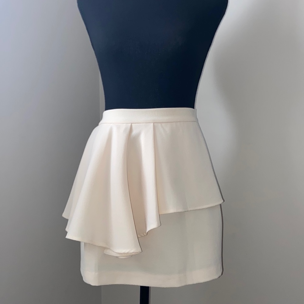 NWT Forever21 cream white mini skirt with thrills SMALL
